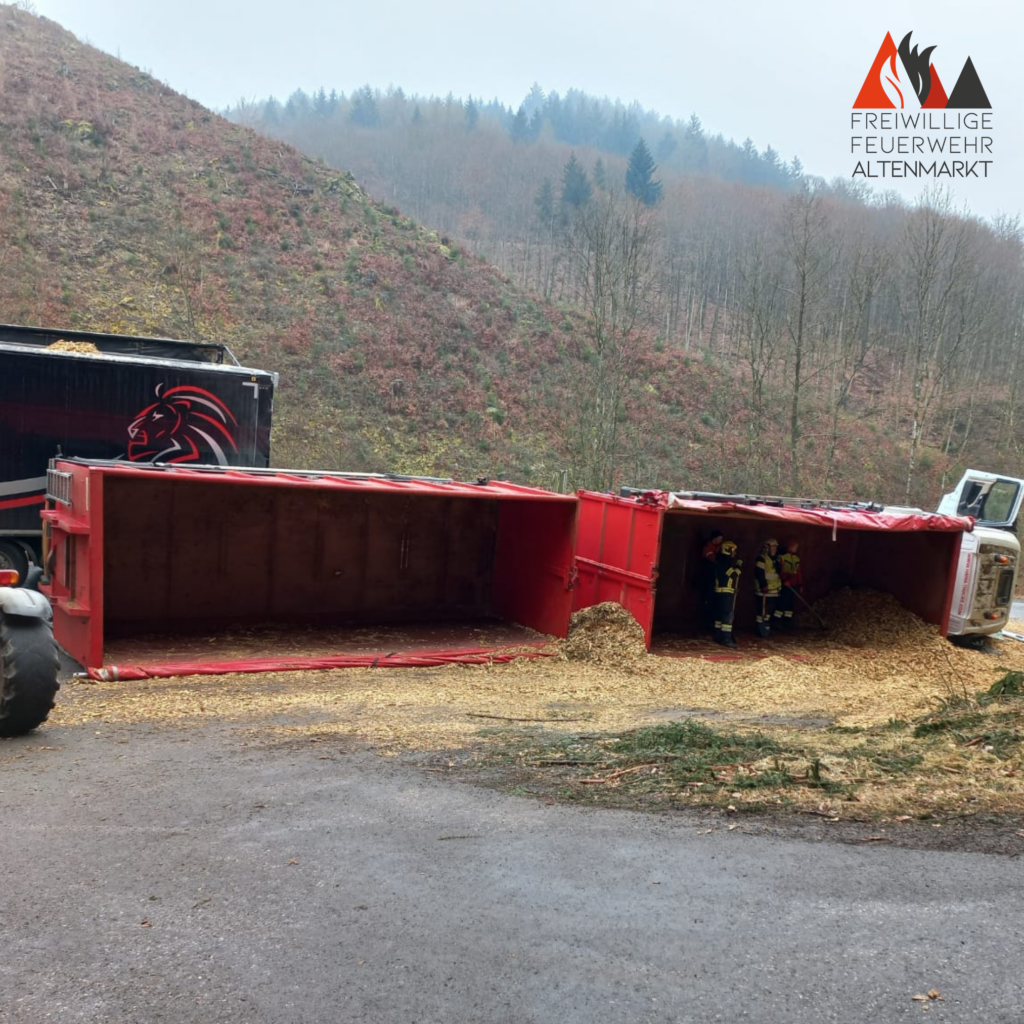 LKW-Unfall mit eingeklemmter Person (T2)