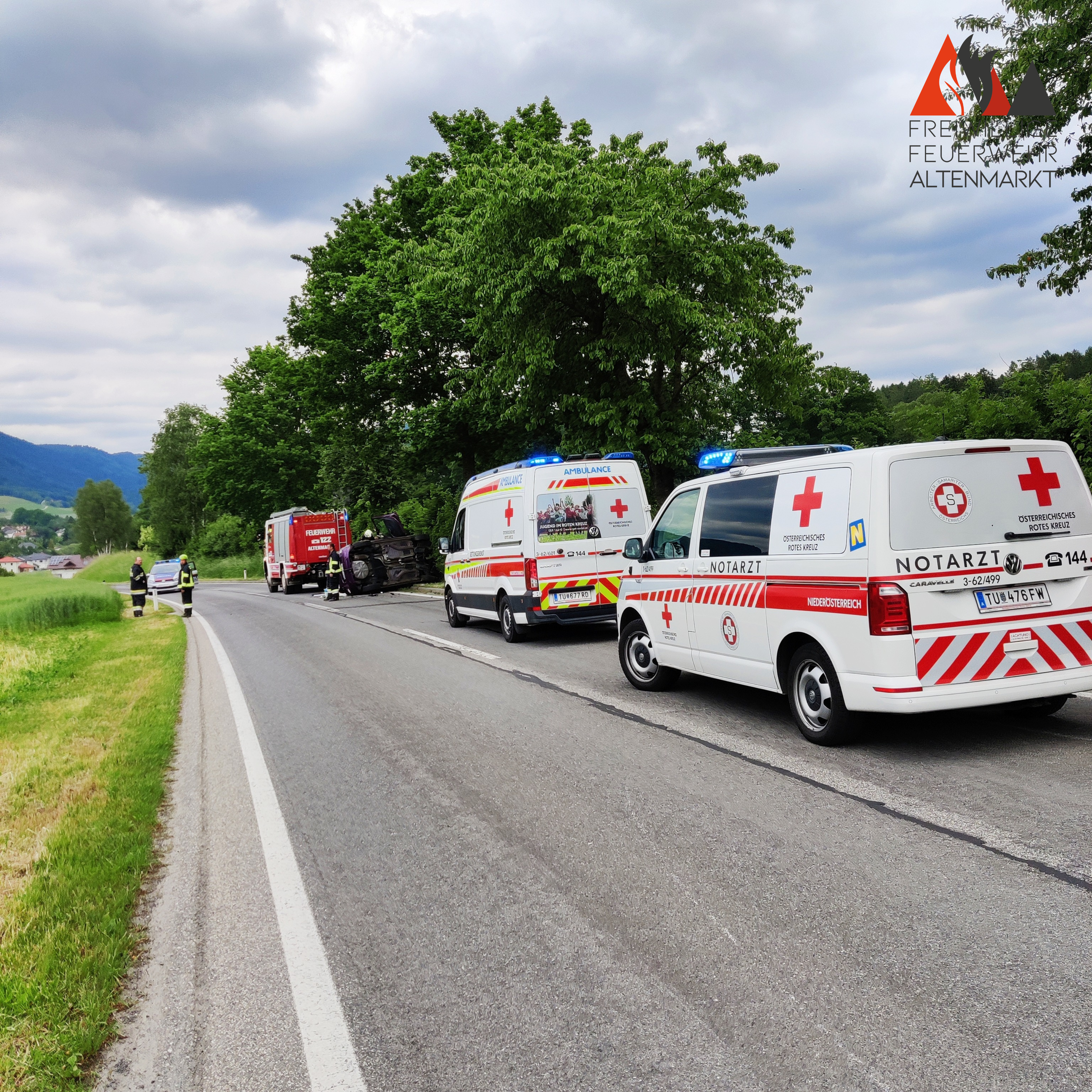 Einsatzstelle mit Rettungsautos