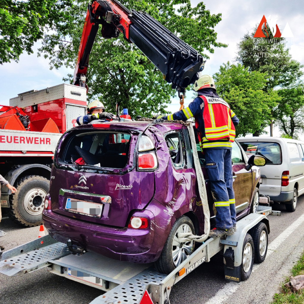 Verladen vom Unfallauto