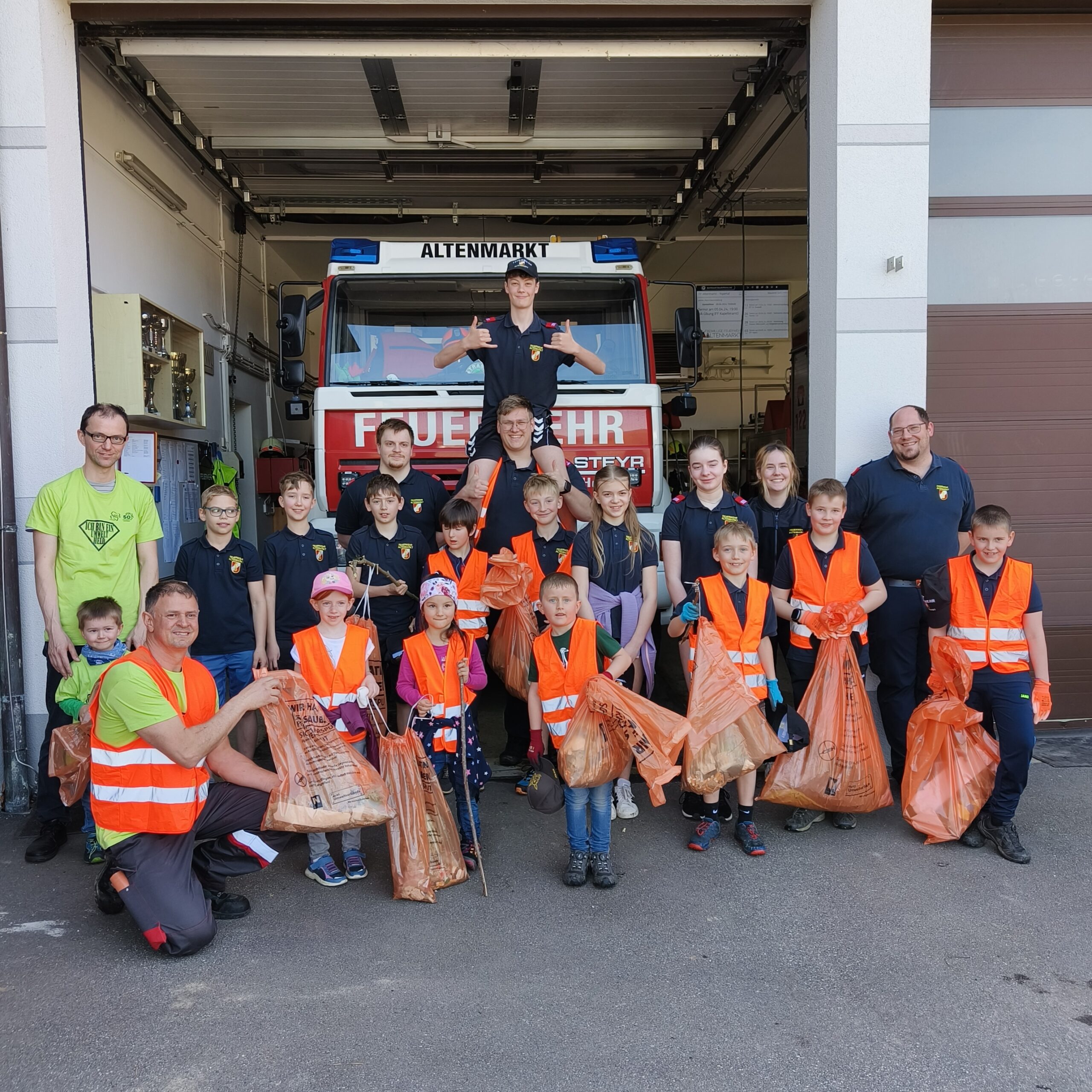 Gruppenfoto Müllsammelaktion