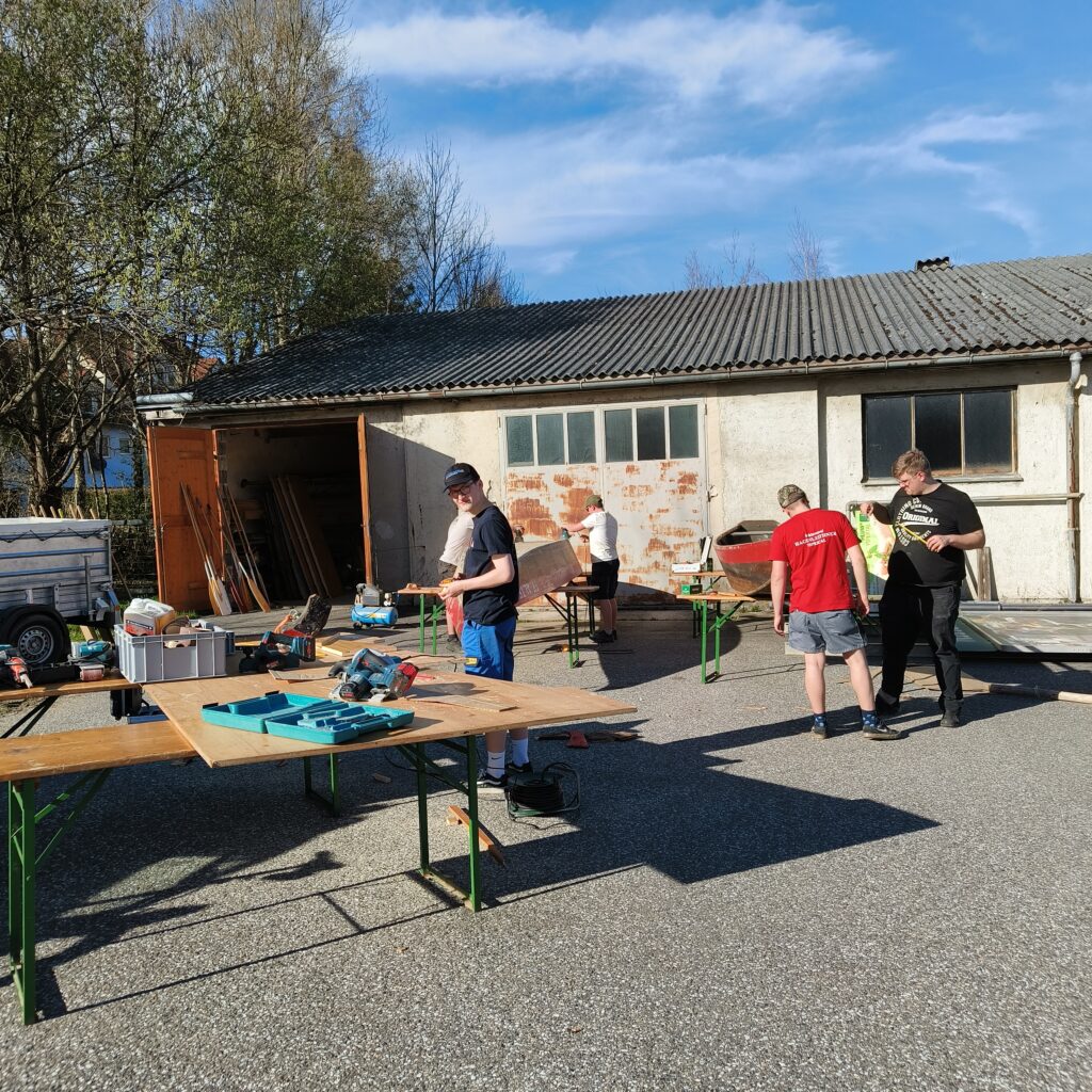 Gruppe beim Arbeiten