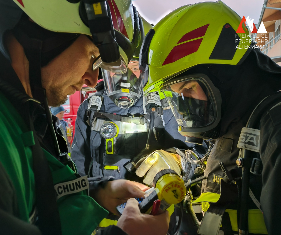 Mitglieder der FF Altenmarkt im Atemschutzeinsatz
