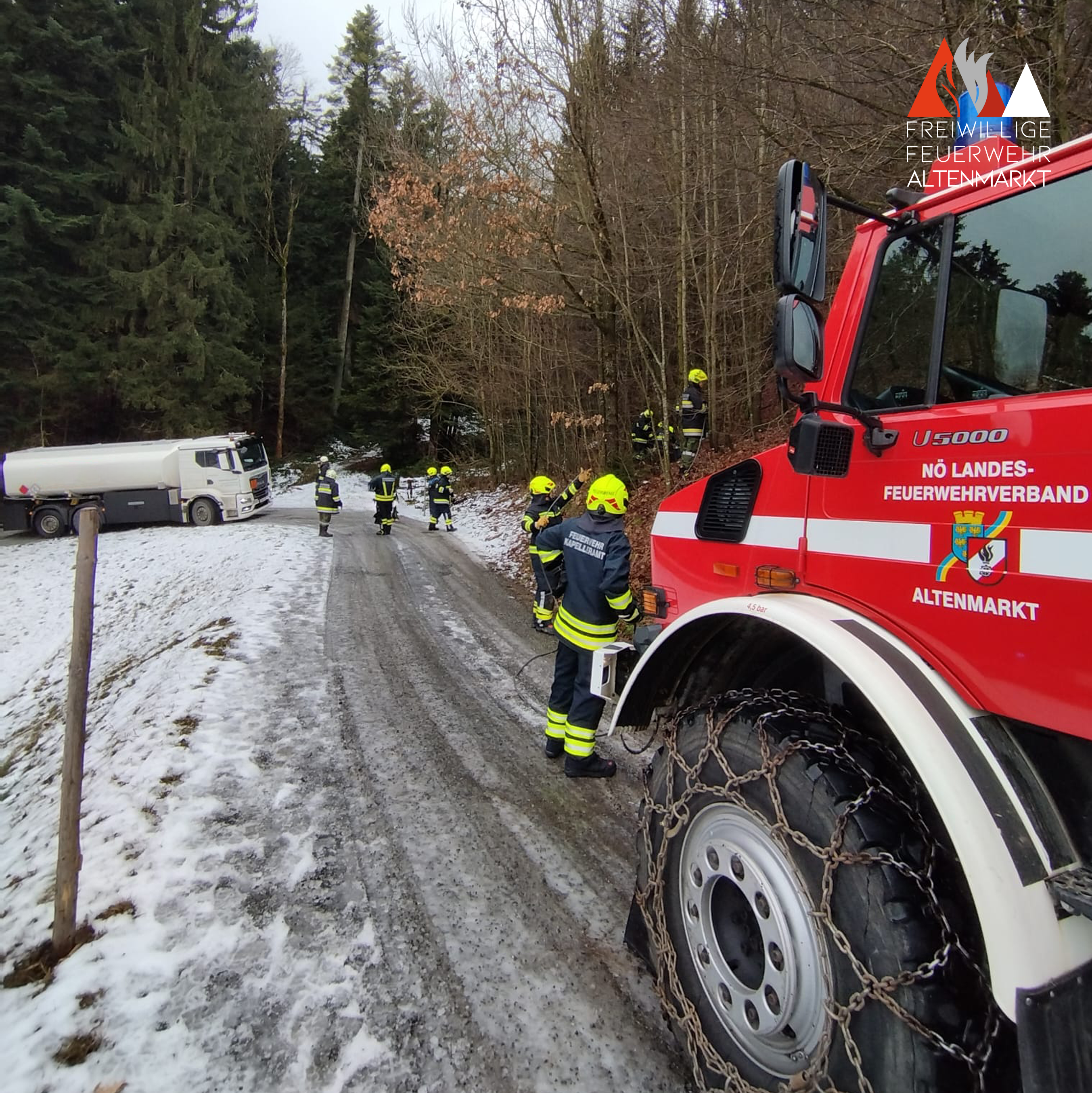 LKW Bergung auf rutschiger Fahrbahn durch die FF Altenmarkt